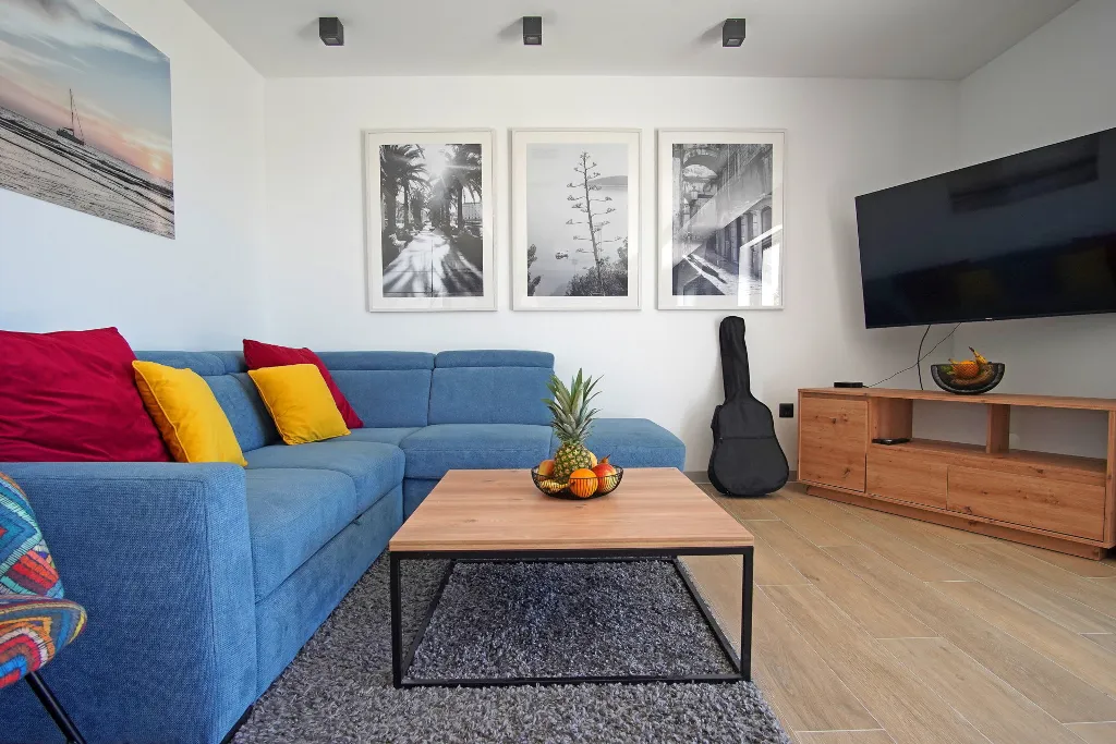 Contemporary 5-Bedroom Villa with Heated Pool, Seget Donji