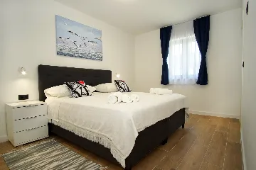 Contemporary 5-Bedroom Villa with Heated Pool, Seget Donji