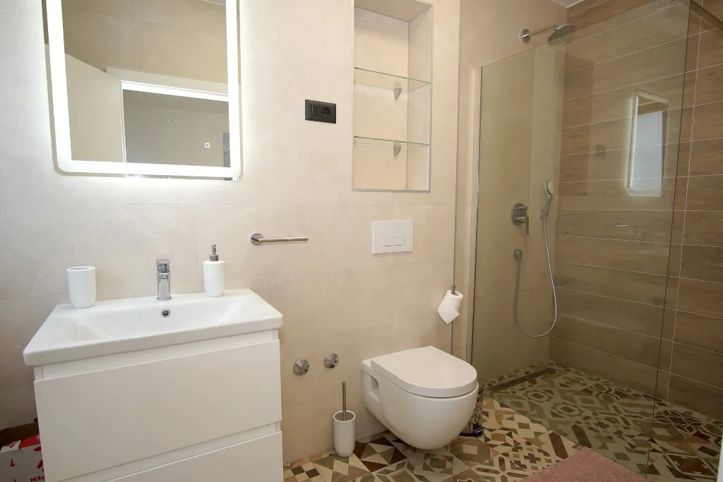 Contemporary 5-Bedroom Villa with Heated Pool, Seget Donji