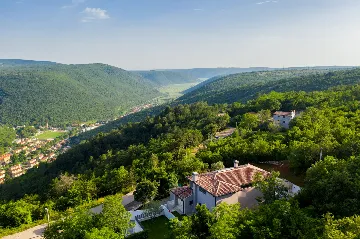 Modern Family Villa with Pool in Labin