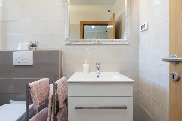 Family Villa with Pool in Kaštelir