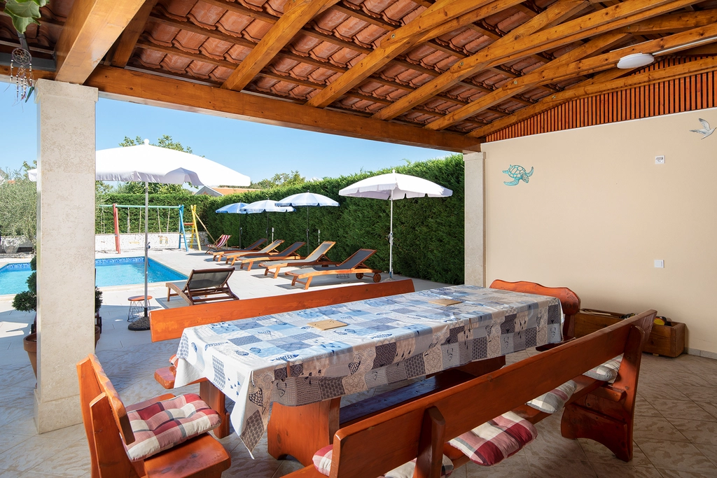 Family Villa with Pool in Kaštelir