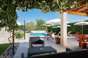 Family Villa with Pool in Kaštelir