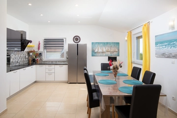 Family Villa with Pool in Kaštelir