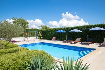 Family Villa with Pool in Kaštelir