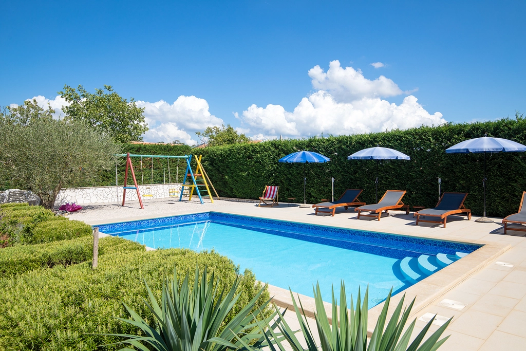 Family Villa with Pool in Kaštelir