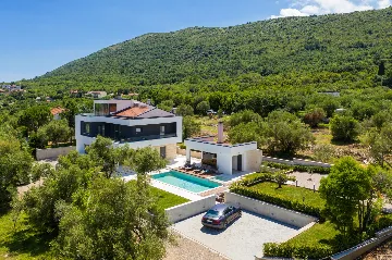 Modern Villa with Pool and Sauna in Labin