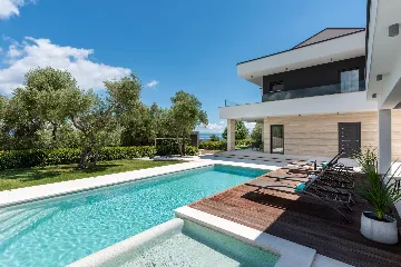 Modern Villa with Pool and Sauna in Labin