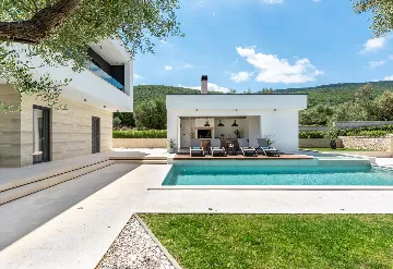 Modern Villa with Pool and Sauna in Labin