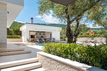 Modern Villa with Pool and Sauna in Labin