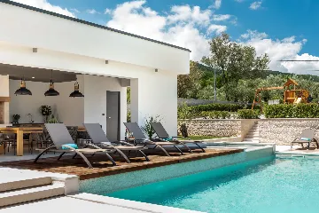 Modern Villa with Pool and Sauna in Labin