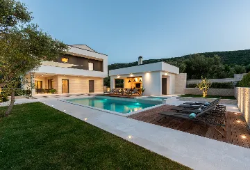 Modern Villa with Pool and Sauna in Labin