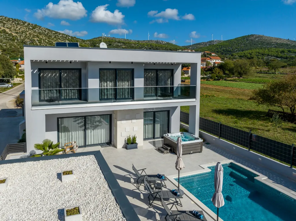 Modern Family Villa with Pool in Marina