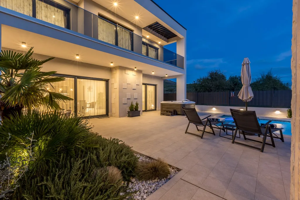 Modern Family Villa with Pool in Marina