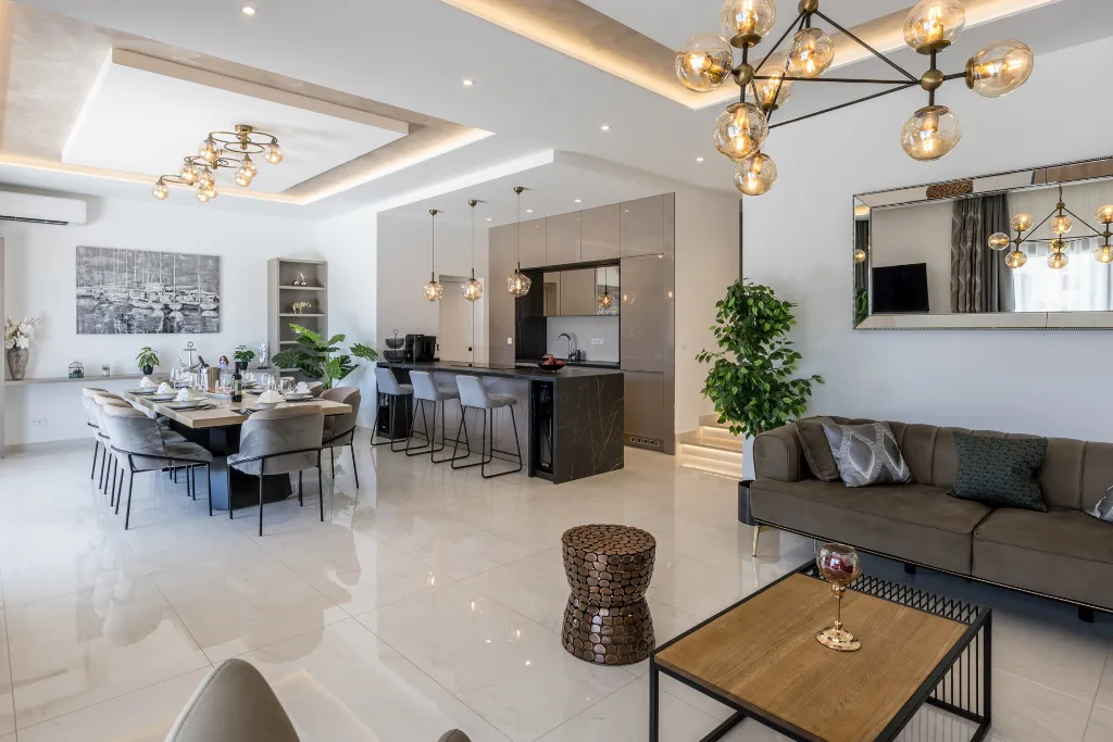 Modern Family Villa with Pool in Marina