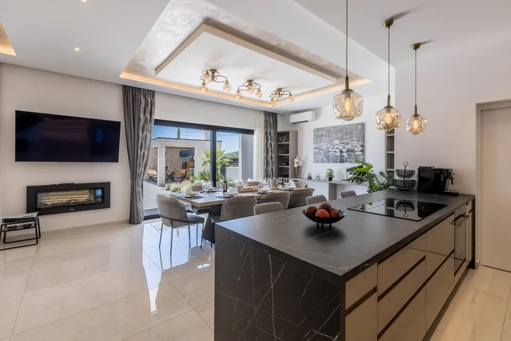 Modern Family Villa with Pool in Marina