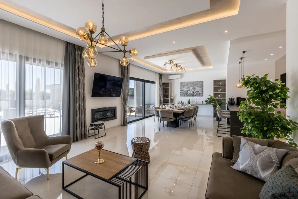 Modern Family Villa with Pool in Marina