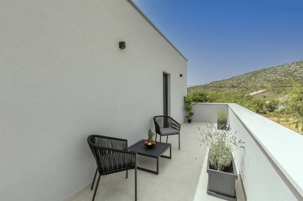 Modern Family Villa with Pool in Marina