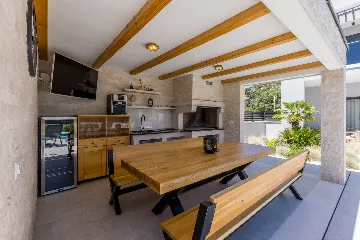 Modern Family Villa with Pool in Marina