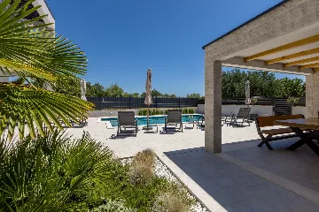 Modern Family Villa with Pool in Marina