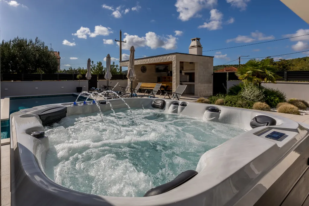 Modern Family Villa with Pool in Marina