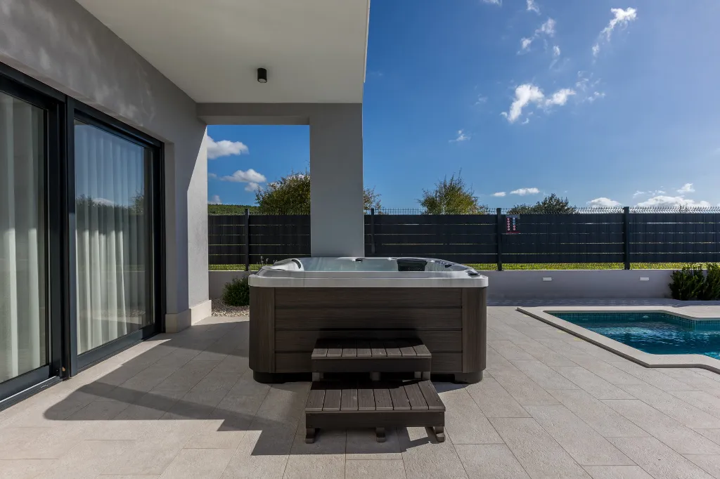 Modern Family Villa with Pool in Marina