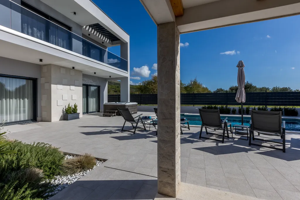 Modern Family Villa with Pool in Marina
