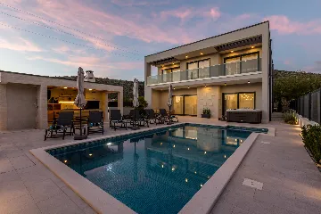 Modern Family Villa with Pool in Marina