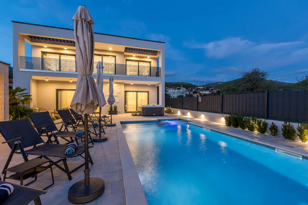 Modern Family Villa with Pool in Marina