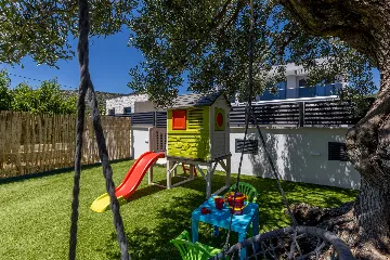 Modern Family Villa with Pool in Marina