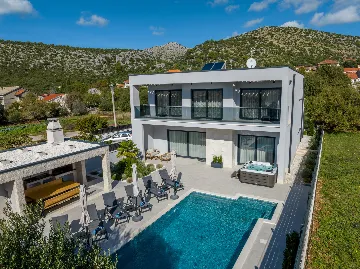 Modern Family Villa with Pool in Marina