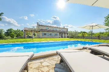 Spacious Countryside Villa with Pool near Marčana