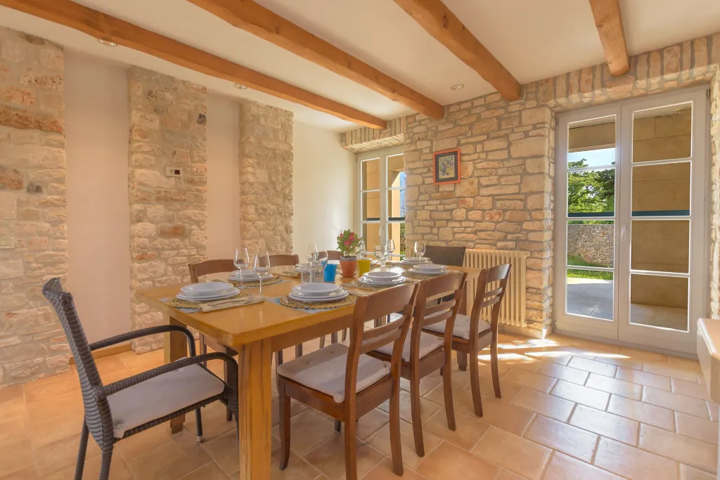 Spacious Countryside Villa with Pool near Marčana