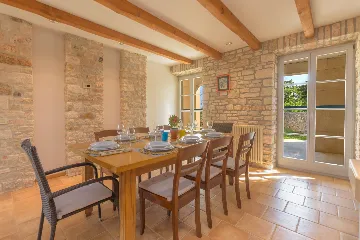 Spacious Countryside Villa with Pool near Marčana