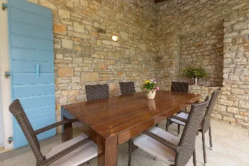 Spacious Countryside Villa with Pool near Marčana