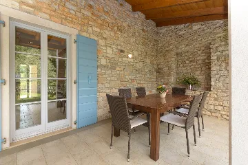 Spacious Countryside Villa with Pool near Marčana