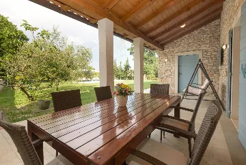 Spacious Countryside Villa with Pool near Marčana