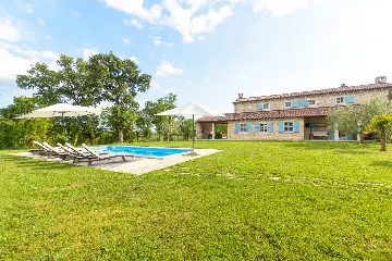 Spacious Countryside Villa with Pool near Marčana