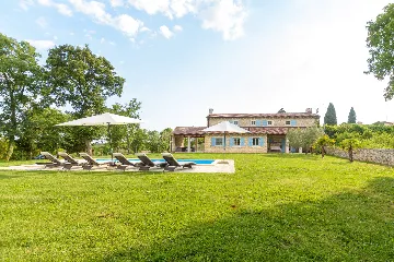 Spacious Countryside Villa with Pool near Marčana