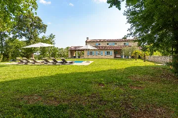 Spacious Countryside Villa with Pool near Marčana