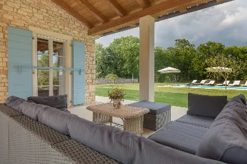 Spacious Countryside Villa with Pool near Marčana