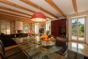 Spacious Countryside Villa with Pool near Marčana