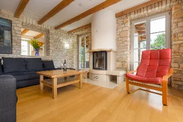 Spacious Countryside Villa with Pool near Marčana