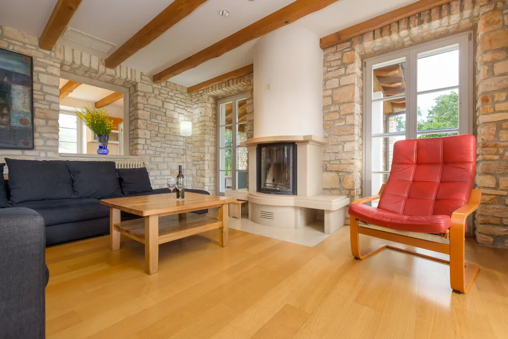Spacious Countryside Villa with Pool near Marčana