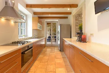 Spacious Countryside Villa with Pool near Marčana