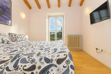 Spacious Countryside Villa with Pool near Marčana