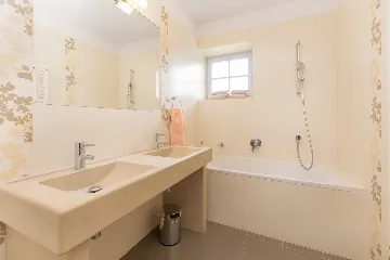 Spacious Countryside Villa with Pool near Marčana