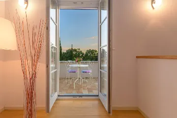 Spacious Countryside Villa with Pool near Marčana