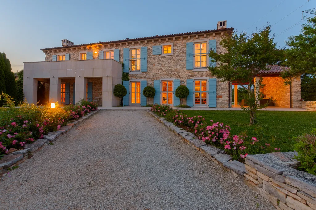 Spacious Countryside Villa with Pool near Marčana