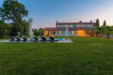 Spacious Countryside Villa with Pool near Marčana